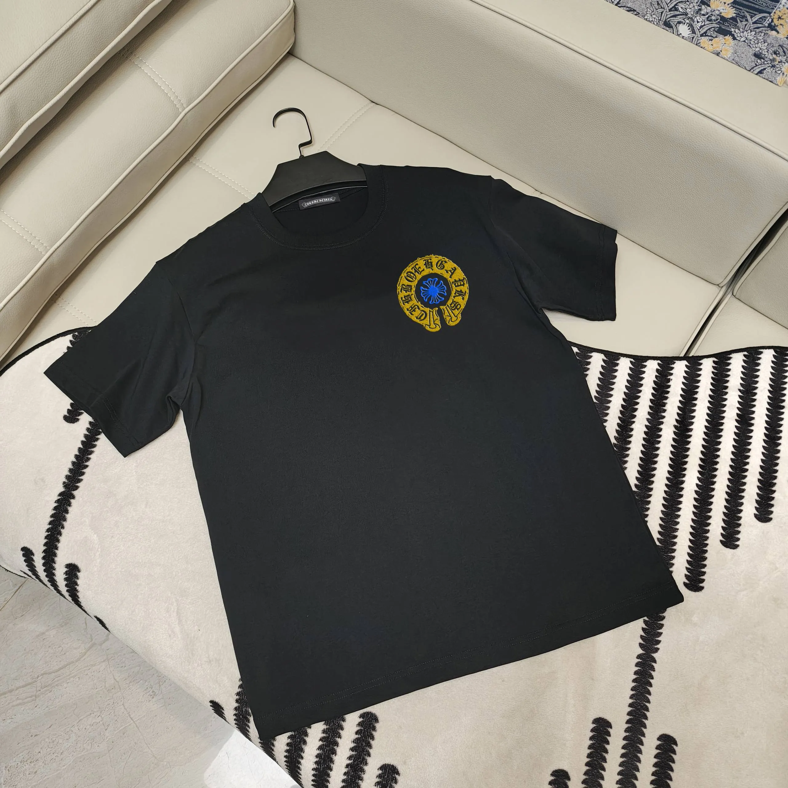 🅿️190 Croxin 2025 autumn and winter new style 250g round neck short-sleeved tee. Really great. Unisex loose version. Size S M L XL XXL five sizes black white red